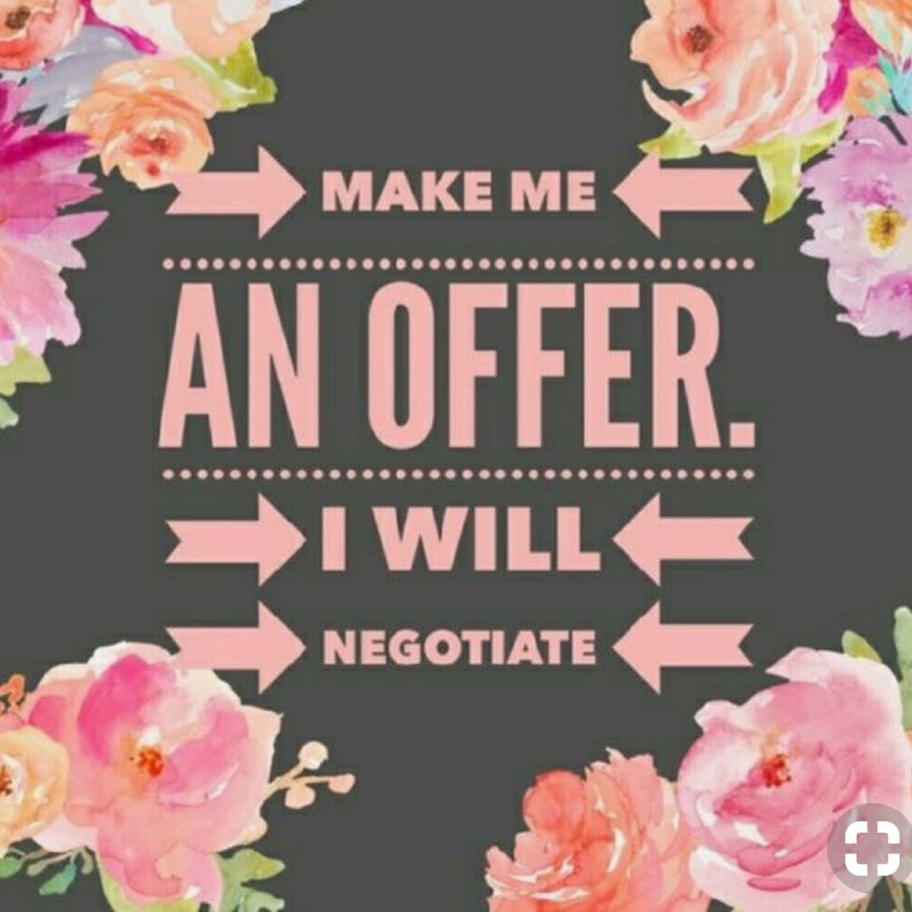 If you like an item, shoot me an offer please 😊